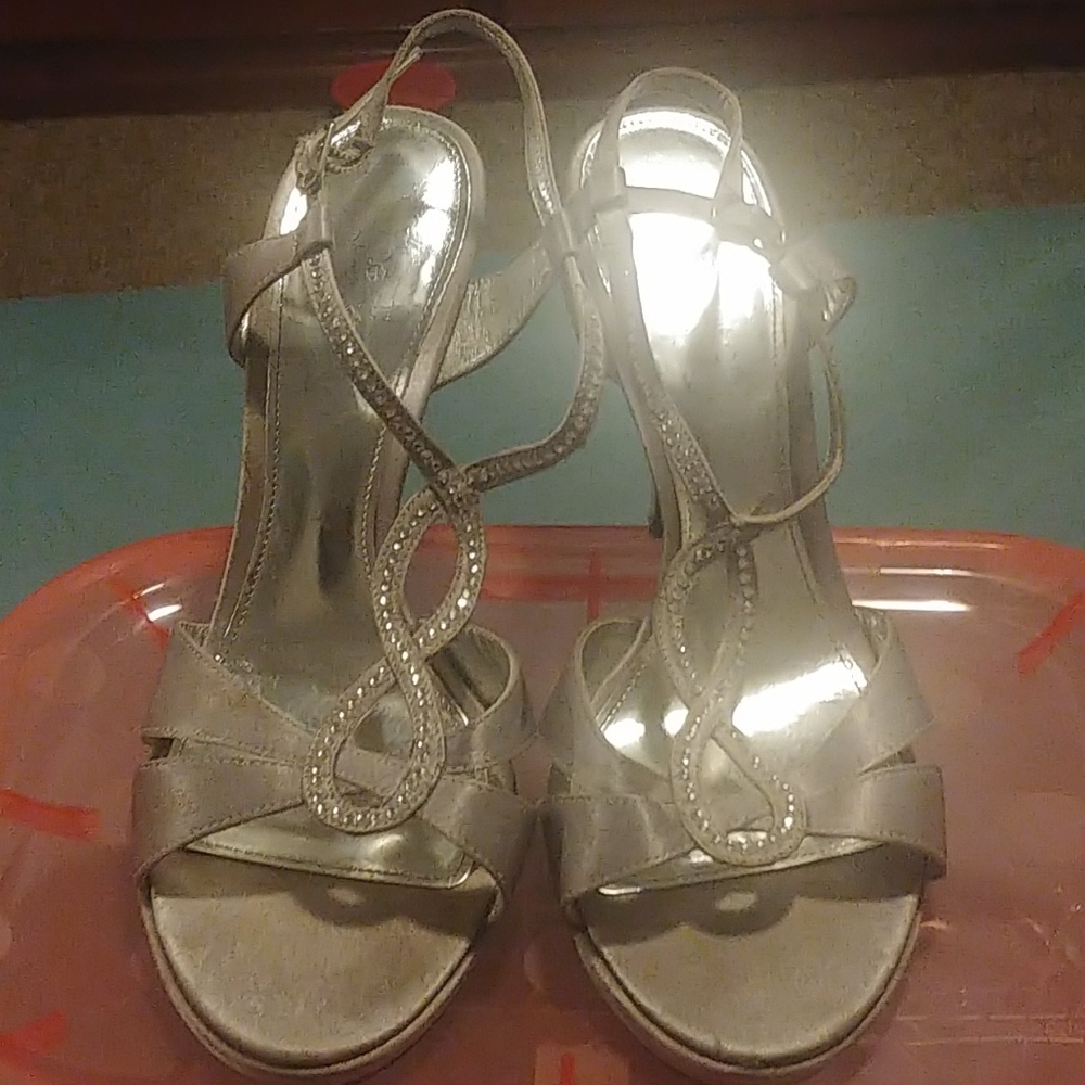Heels - Picture 4 of 4